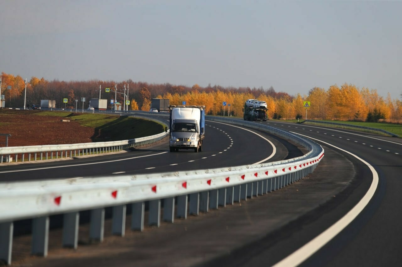 «Автодор» не видит смысла делать льготы на платных трассах для водителей гибридных машин